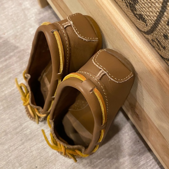 Minnetonka 613 Brown Leather Moccasin Loafers (Size 6) - Picture 3 of 6